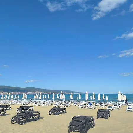 Golden Hermes, Z Basenem Sunny Beach