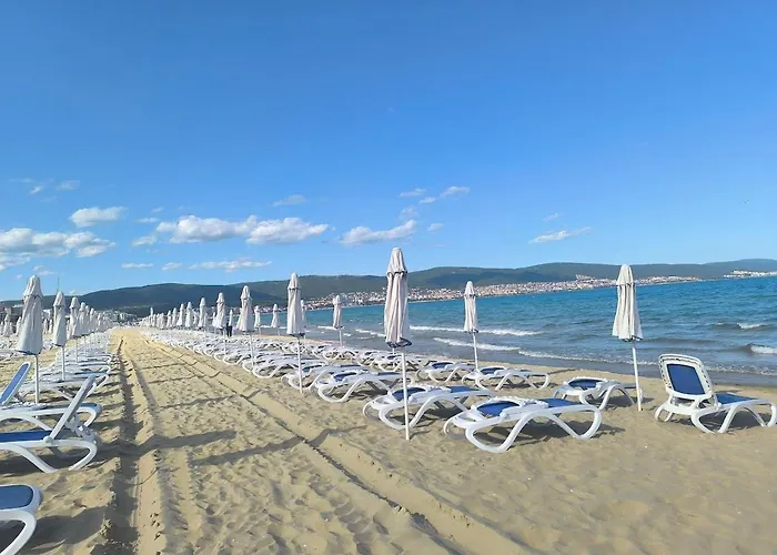 Golden Hermes, Z Basenem Sunny Beach