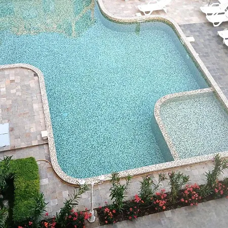 Golden Hermes, Z Basenem